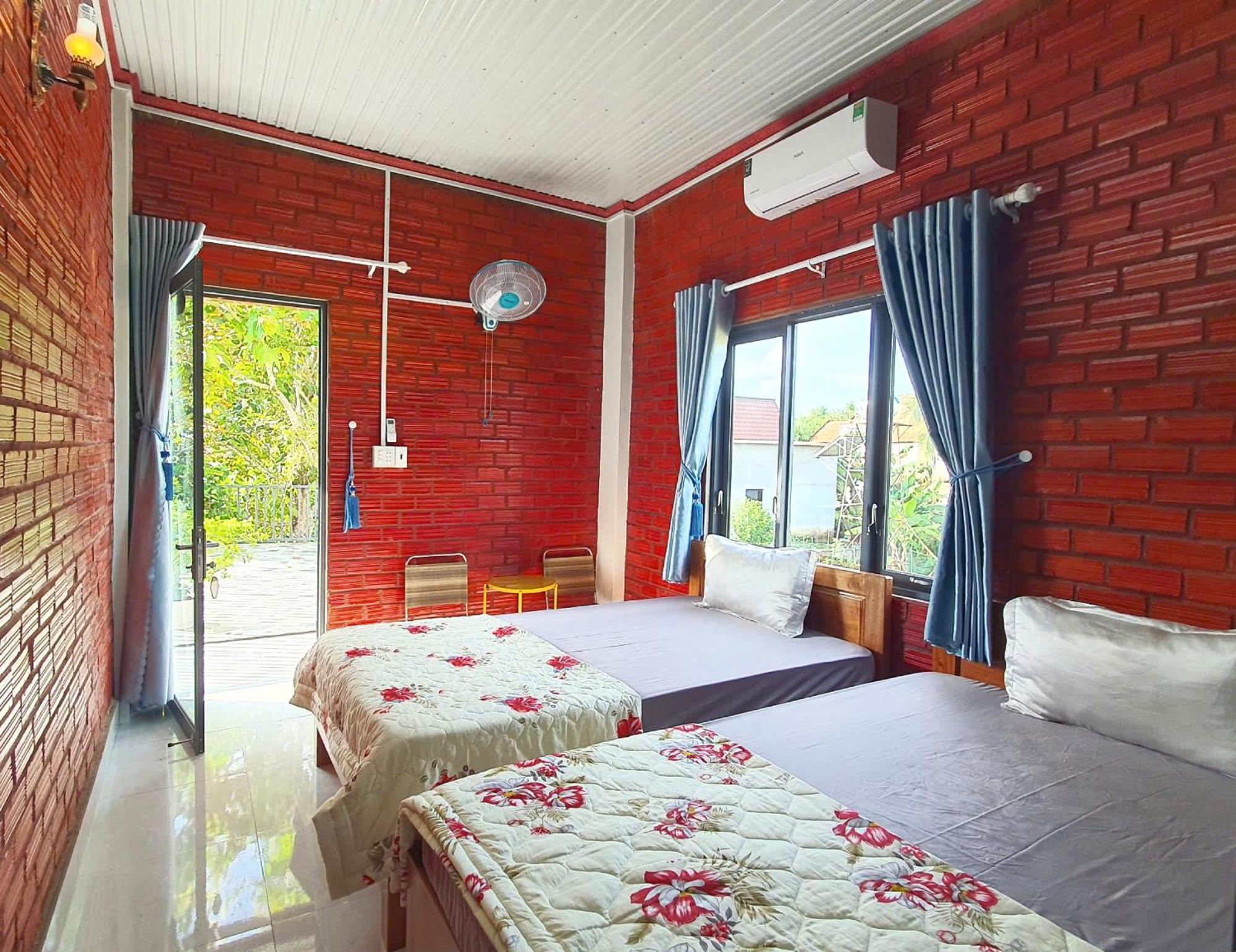 Cat Tien Backpackers Hostel エクステリア 写真