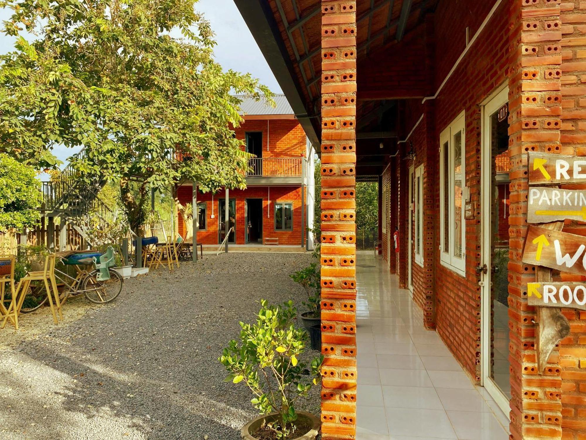 Cat Tien Backpackers Hostel エクステリア 写真