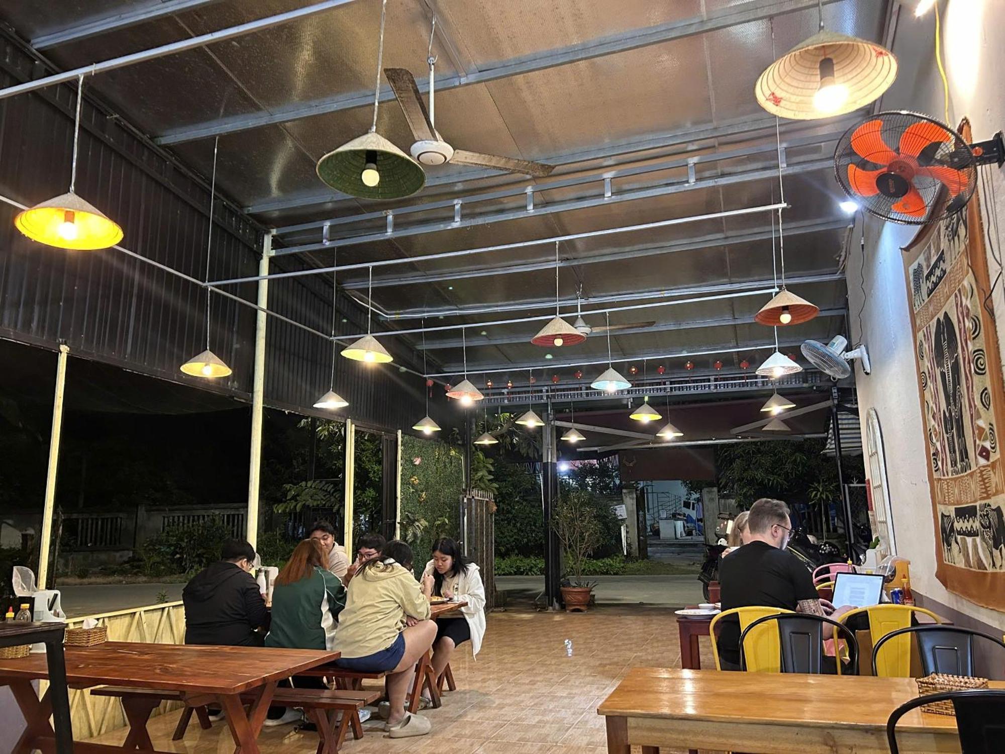 Cat Tien Backpackers Hostel エクステリア 写真